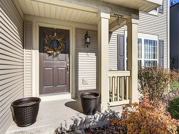 3rd image of 1527 Marigold Ln