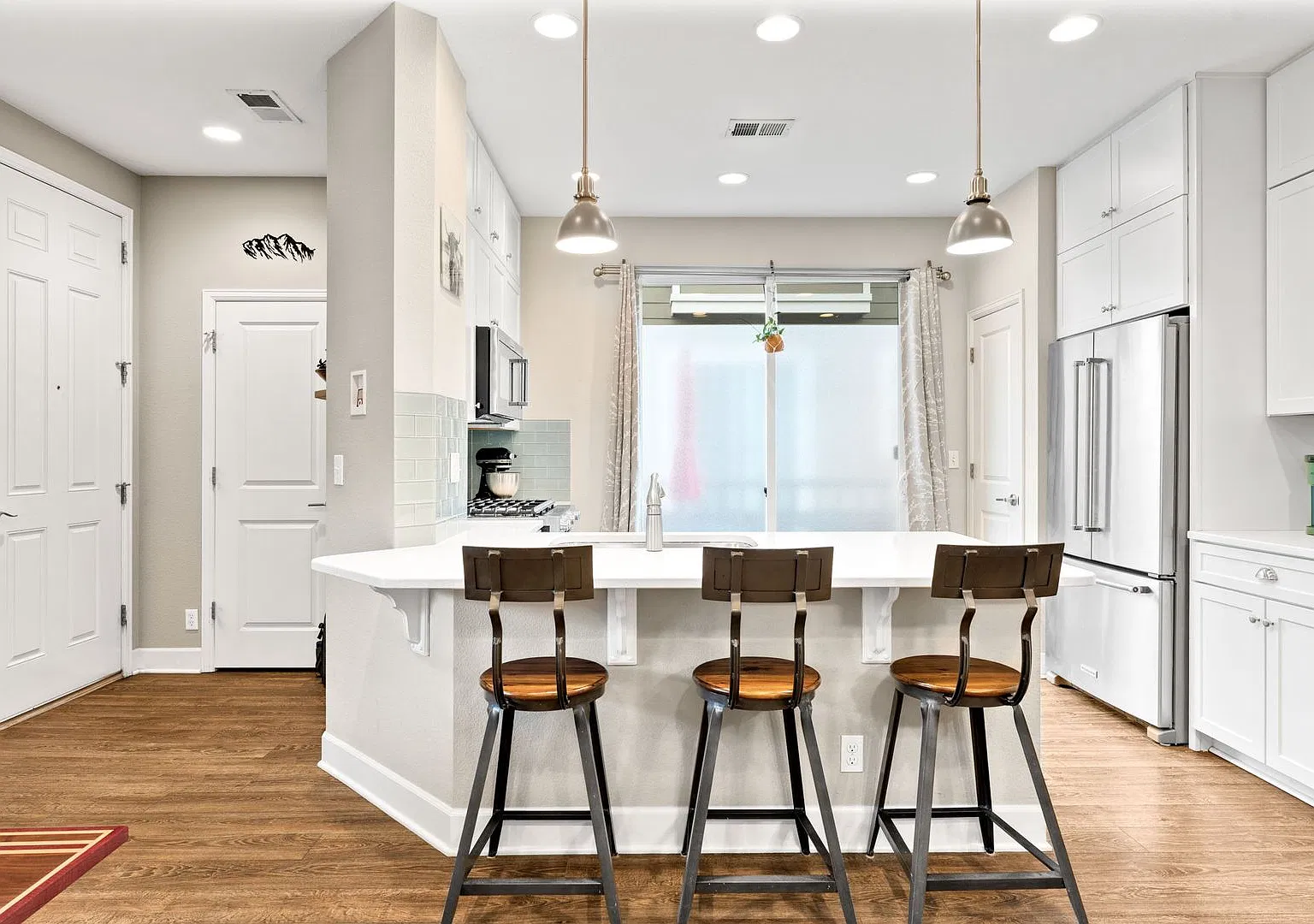 3BD, 3BA Central Park Home with Attached 2-Car Garage — Photo 4