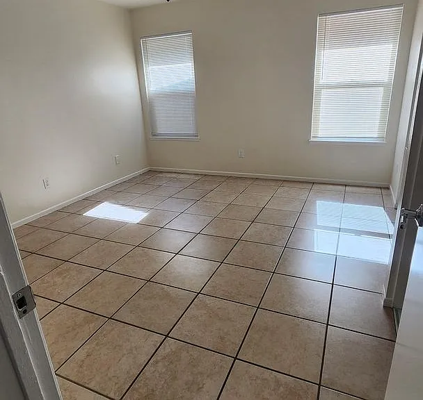 2529 Christine St — Photo 12