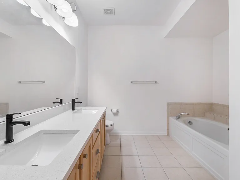2925 N Knightsbridge Cir — Photo 20