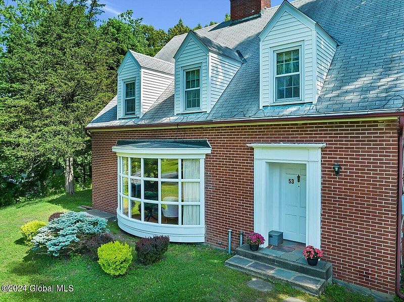 4th image of 53 Teliska Avenue