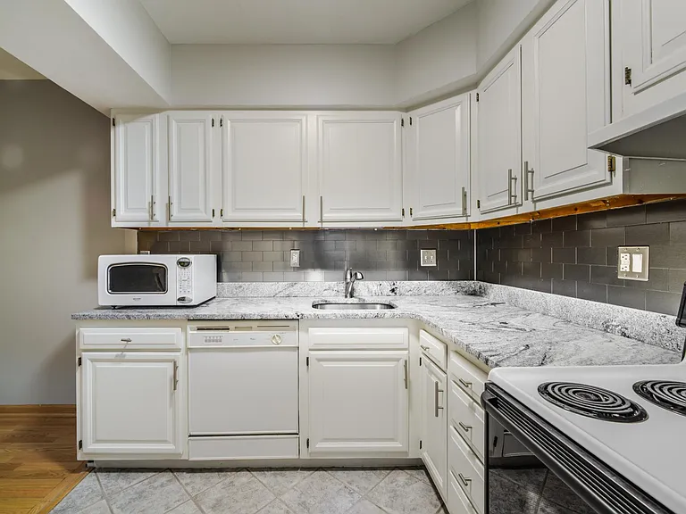 7571 Wellington Way #1A — Photo 4
