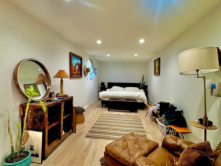 11812 Gorham Ave #Penthouse 2 — Photo 12