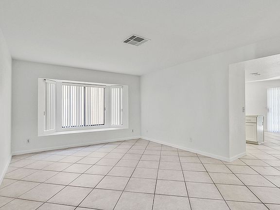 5th image of 2329 Chatfield Dr