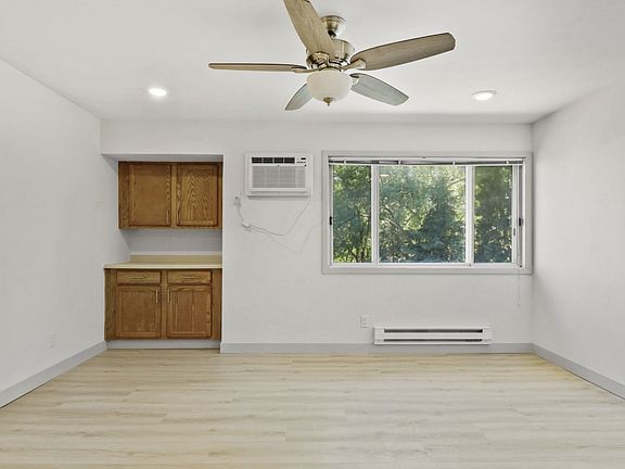 5th image of 3166 Ridgeway Ave #3158-103