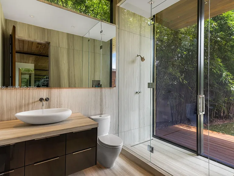 825 E Dilido Dr — Photo 30