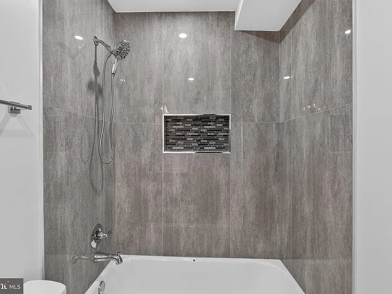 1650 Columbia Rd NW #402 — Photo 14
