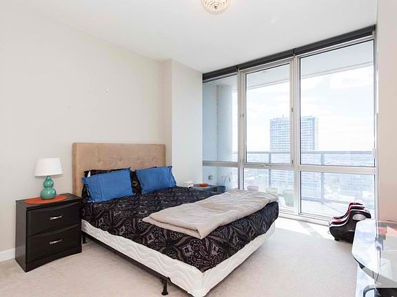 5th image of 1629 S Prairie Ave Unit 2208C