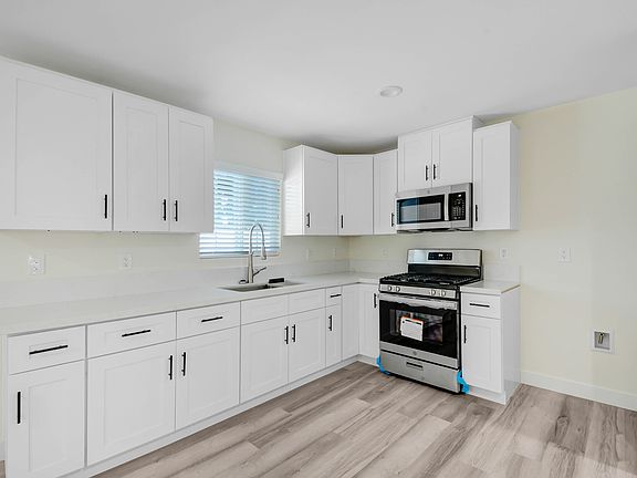3rd image of 664 W Flora St #B