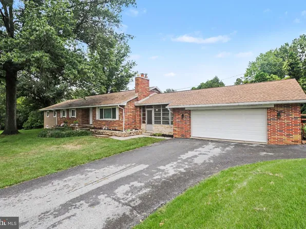 7710 Manor Dr, Harrisburg, PA 17112
