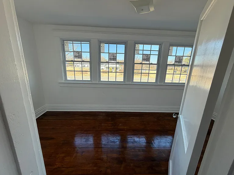 860 King William Rd — Photo 9