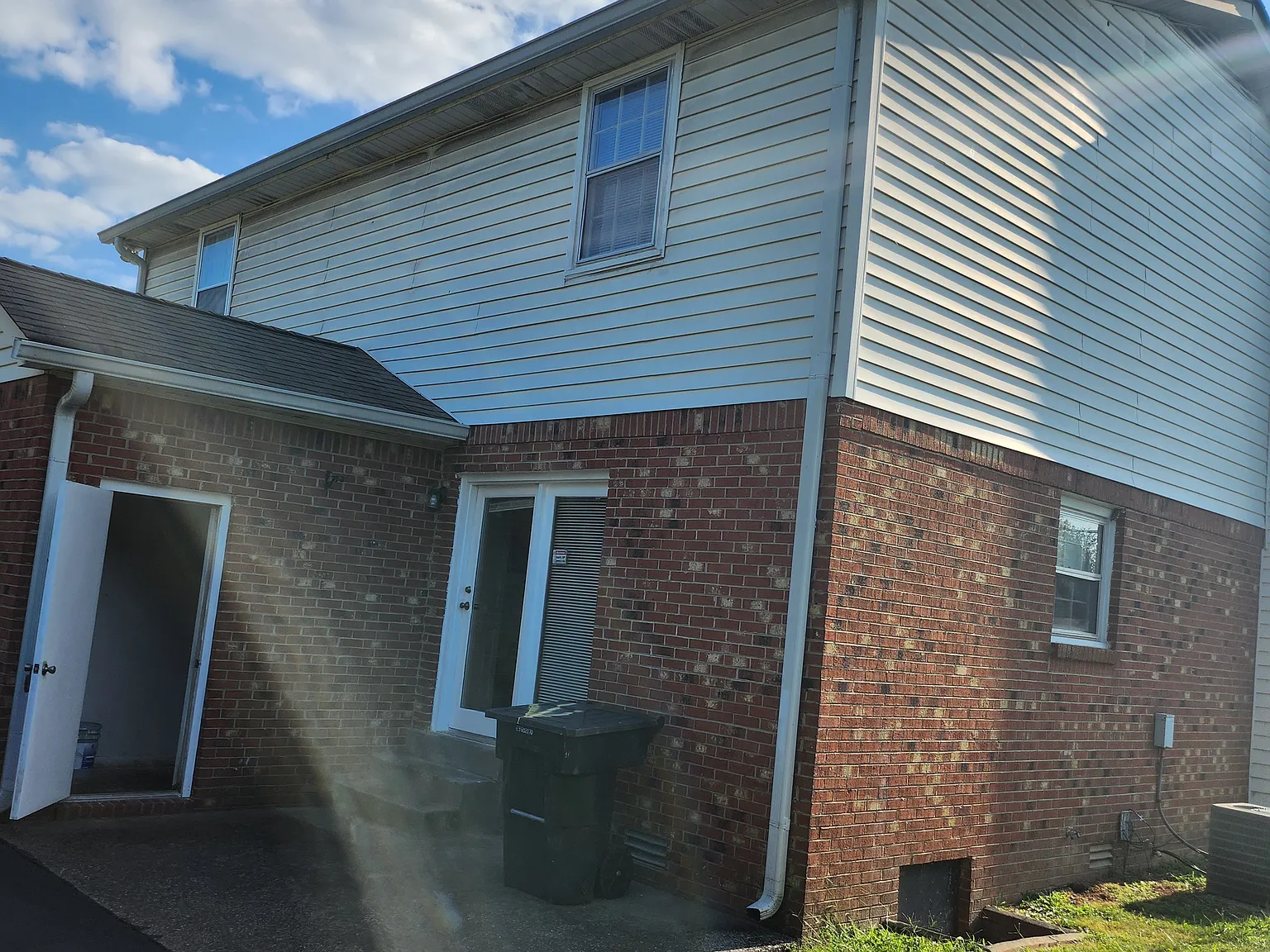 2 bed, 1.5 bath, 1000 sqft, $1,500 — Photo 2