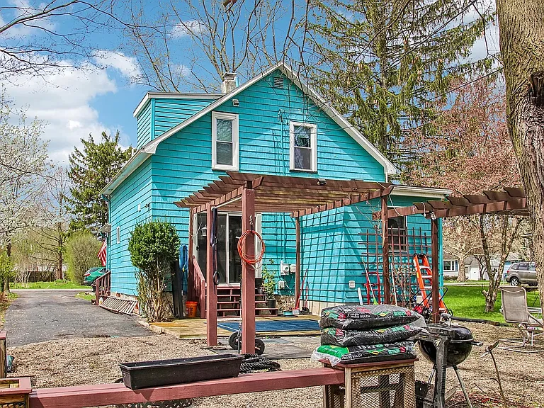 312 Howland Ave — Photo 25