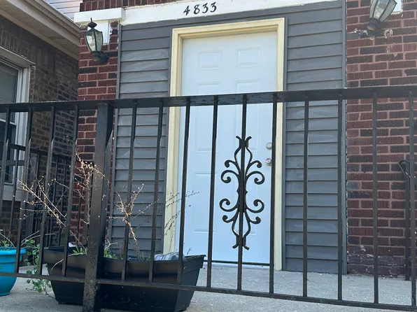 4833 W Polk St #2, Chicago, IL 60644