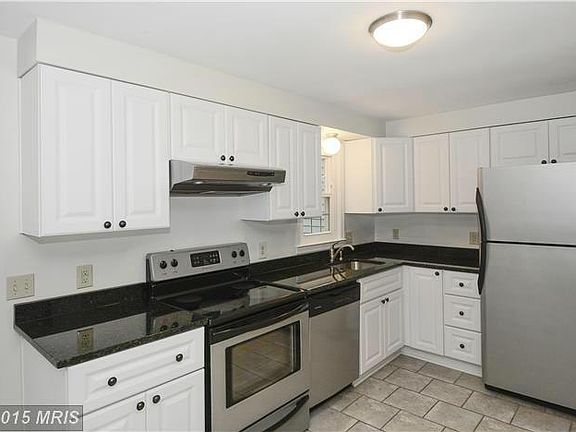 2nd image of 1927 Pohick Creek Ct
