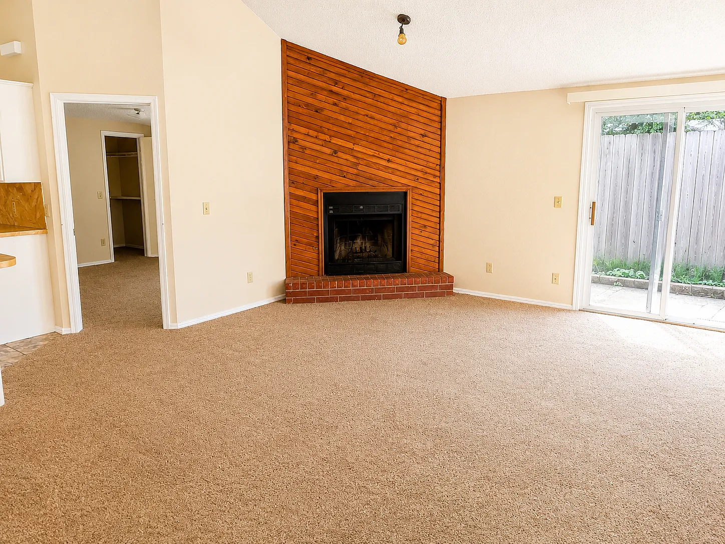 2 bed, 944 sqft, $1,000 — Photo 2