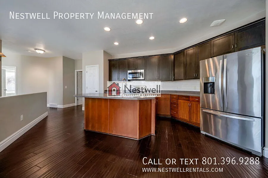 Fabulous 6-bed Home in Vibrant Daybreak — Photo 2