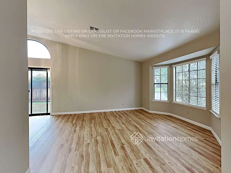 8821 Somershire Way — Photo 4