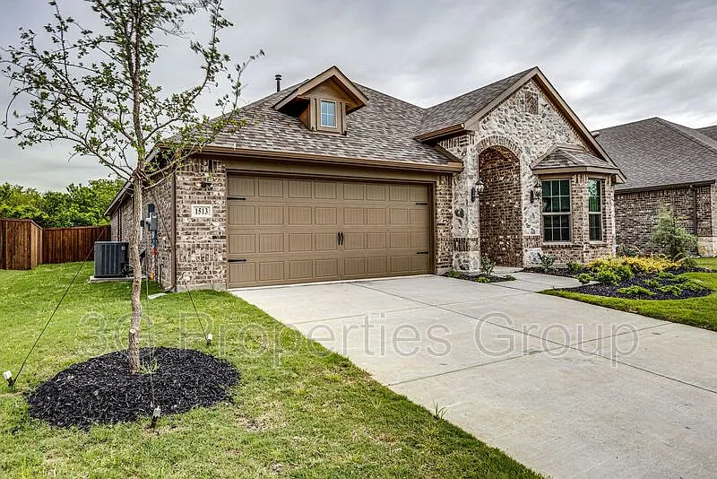 4 bed, 2.0 bath, 1981 sqft, $1,995 — Photo 3