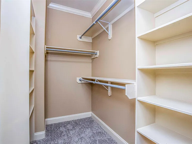 1516 Amundsen St — Photo 39
