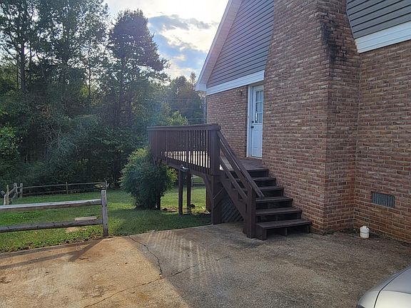 3rd image of 112 Halifax Ct