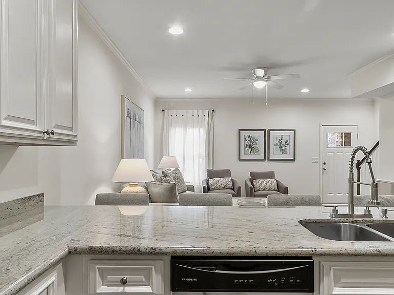 430-474 Wesley Pl — Photo 22