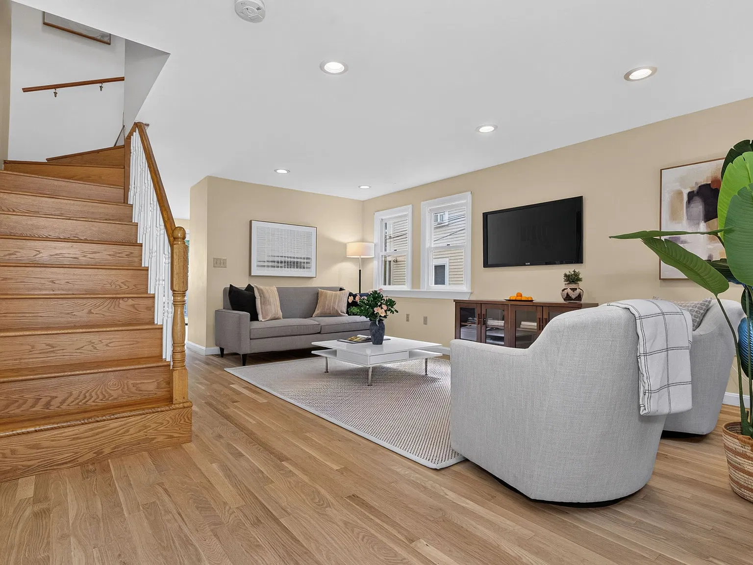 3 bed, 1252 sqft, $3,900 — Photo 2