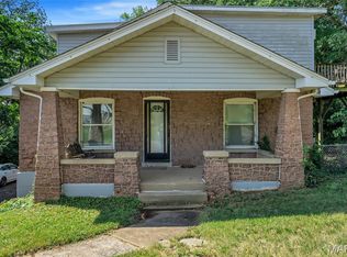 3612 Yaeger Rd, Saint Louis, MO 63129