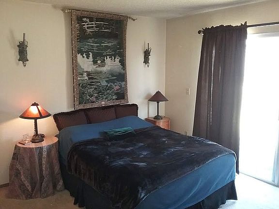 4th image of 927 E Banyan St