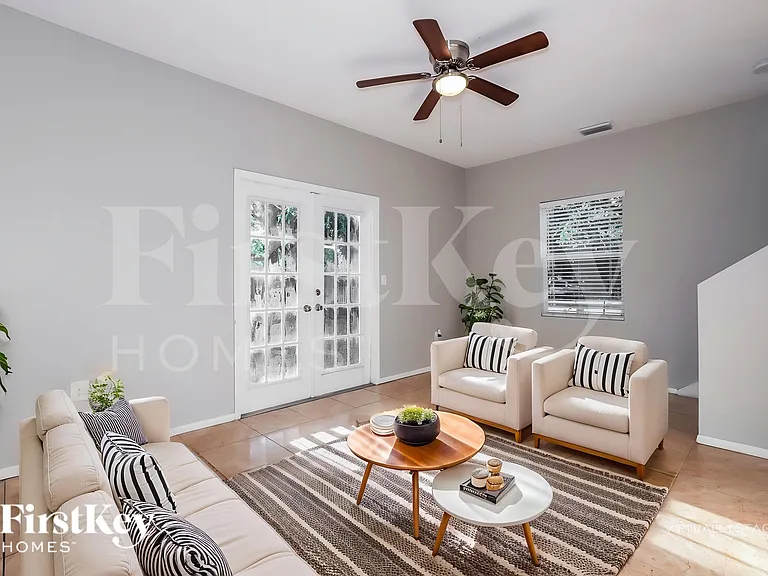 2916 N Jefferson St — Photo 3
