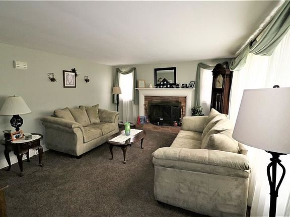 2nd image of 16 Eisenhower Dr