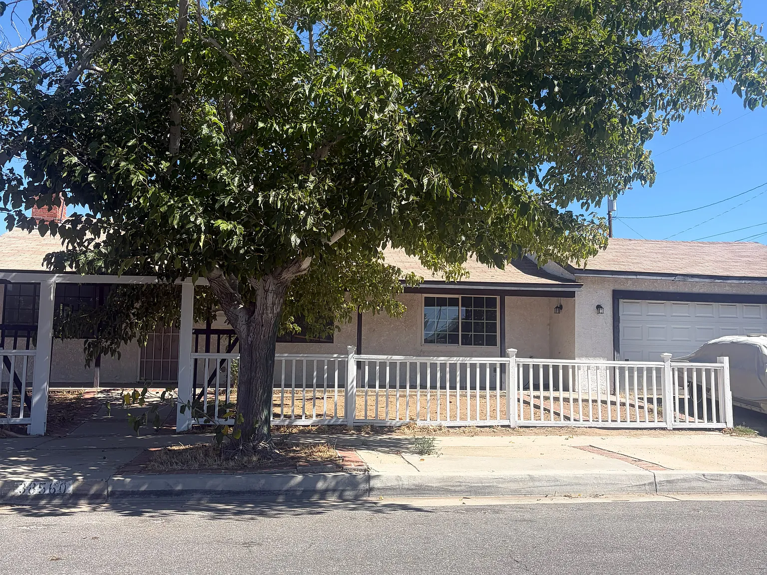 3 bed, 1800 sqft, $2,400 — Photo 2