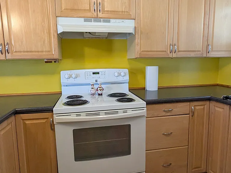 215 W Cass St — Photo 16