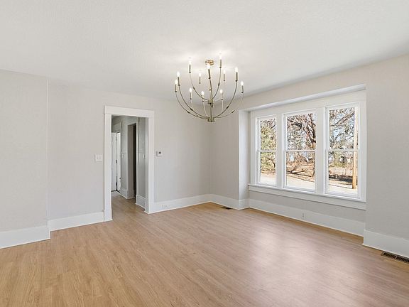 5th image of 604 W Spring Ave