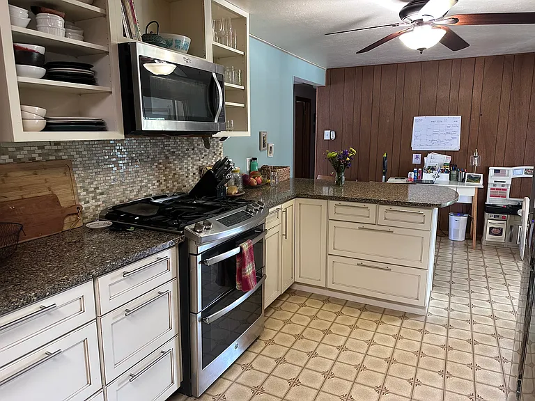 1241 Linden St — Photo 13