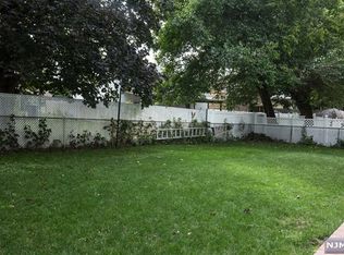 194 Pleasant Ave, Bergenfield, NJ 07621
