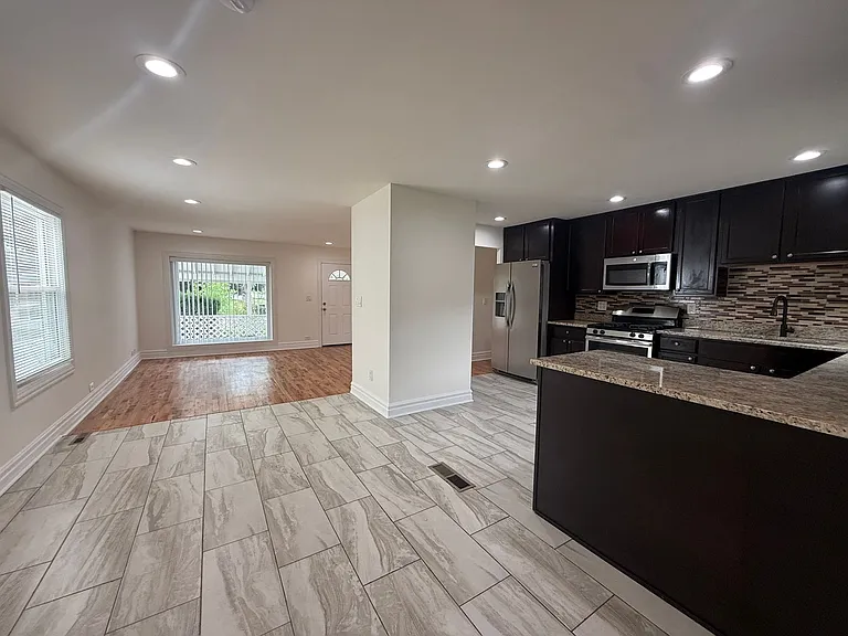 542 Cherry Ln — Photo 6