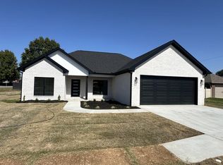 214 Market St, Muscle Shoals, AL 35661