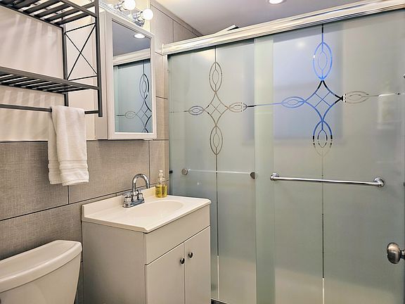 3rd image of 220 W 22nd Pl #1416