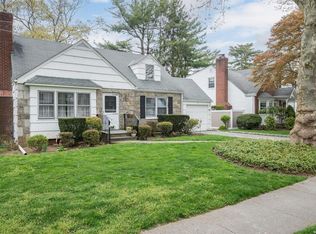 40 Winifred Dr, Merrick, NY 11566