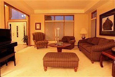 3rd image of 20 W Orange Hill Cir