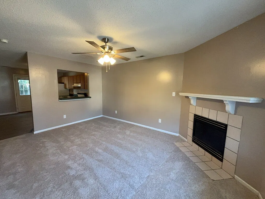 2 bed, 2.5 bath, 992 sqft, $1,100 — Photo 3