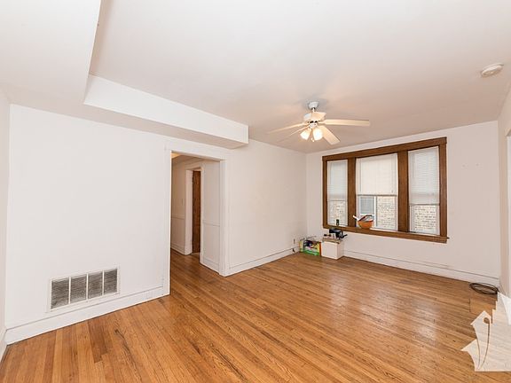 3rd image of 3818-20 N Sheffield Ave #38181