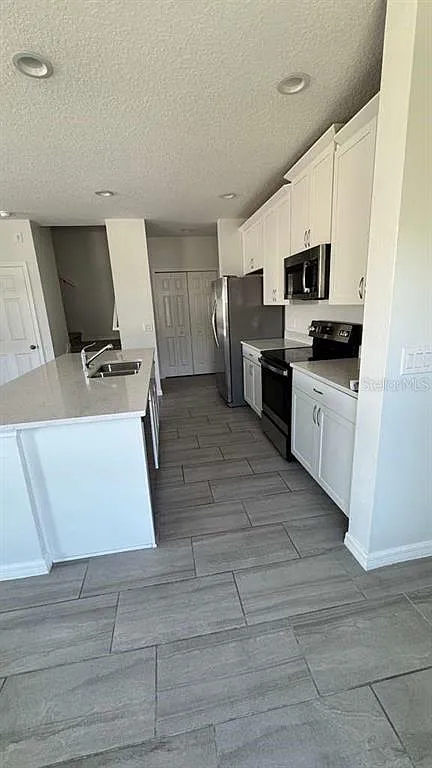 4 bed, 2.5 bath, 1918 sqft, $2,700 — Photo 4
