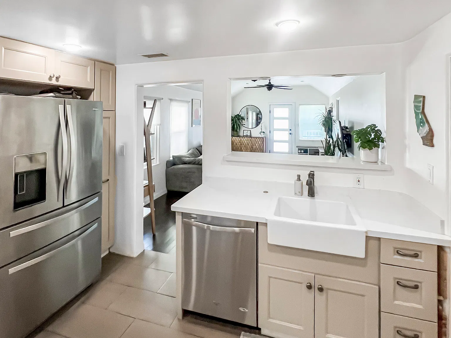 2 bed, 850 sqft, $4,500 — Photo 3
