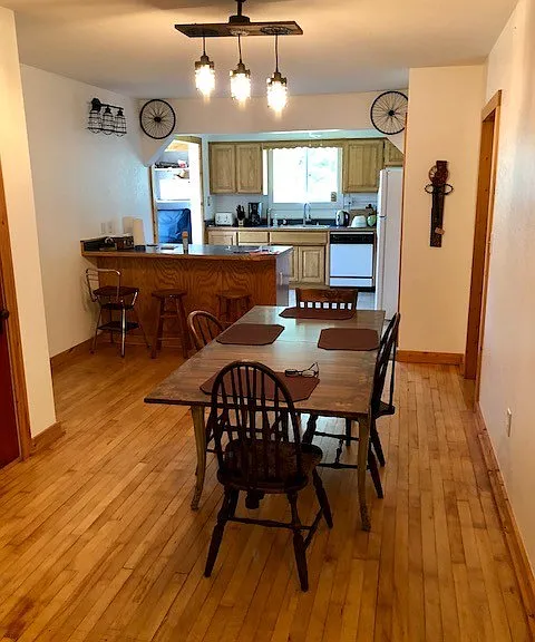 210 8th St NE — Photo 1