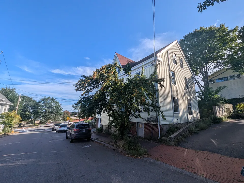 32 Tyng St #34