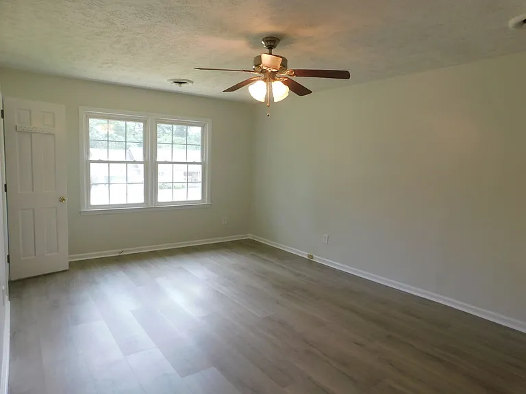 1302 Dunbar Dr — Photo 12