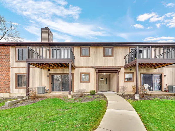 752 Rodenburg Rd APT 1A, Roselle, IL 60172