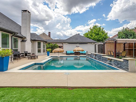 2nd image of 2800 Rosecliff Ter